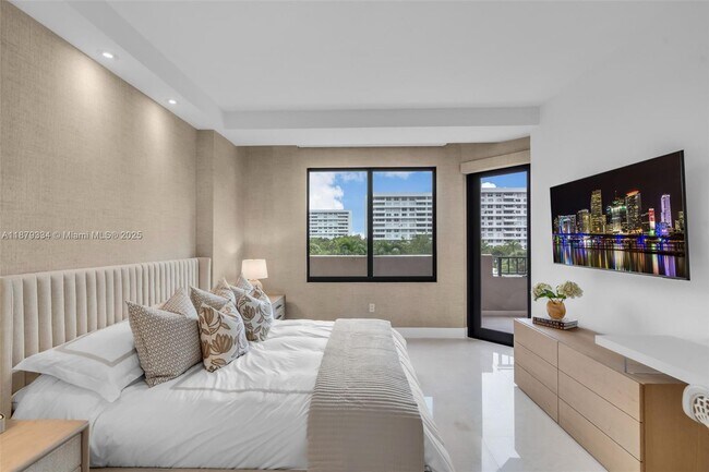 Building Photo - 251 Crandon Blvd