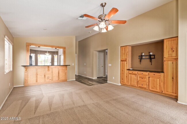 Building Photo - 30445 N Sunray Dr