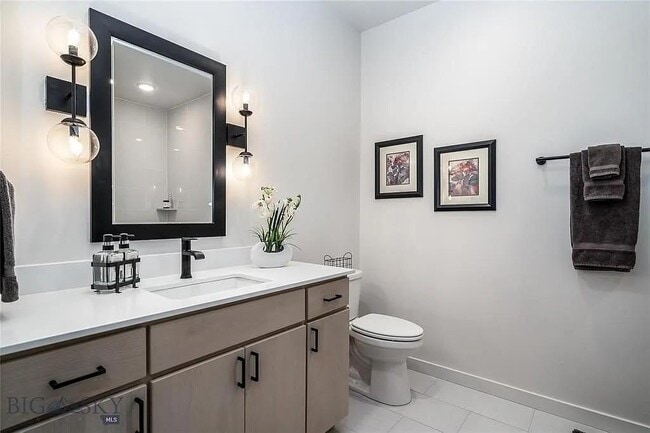 Building Photo - 2046 Dennison Ln