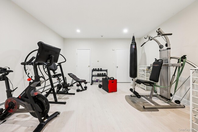 Building Photo - 6 Carol Ln