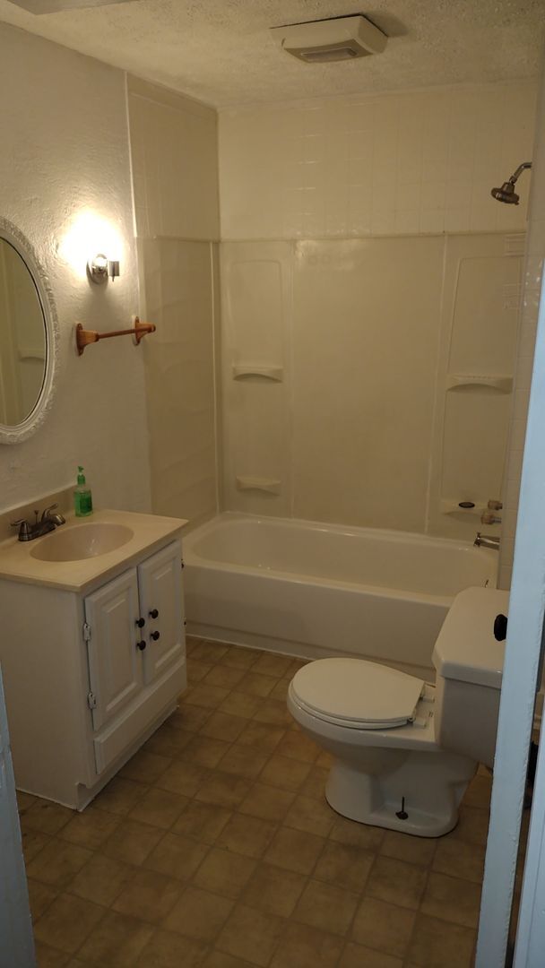 Building Photo - Duplex