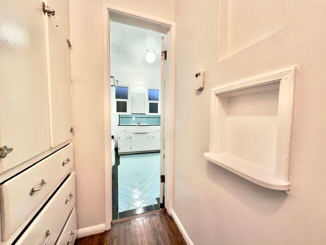 Building Photo - 1232 Ridgeley Dr