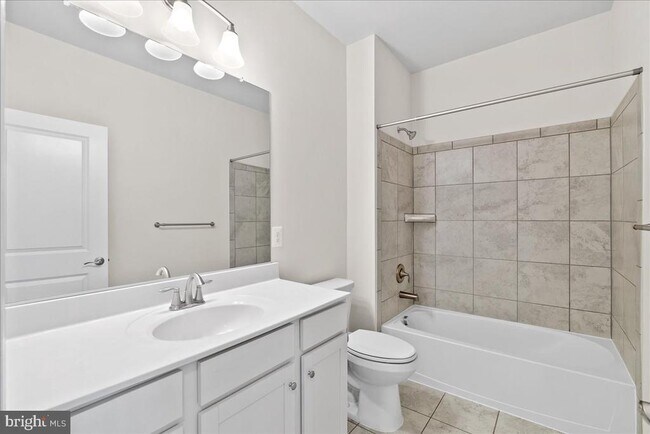 Building Photo - 45121 Kincora Dr