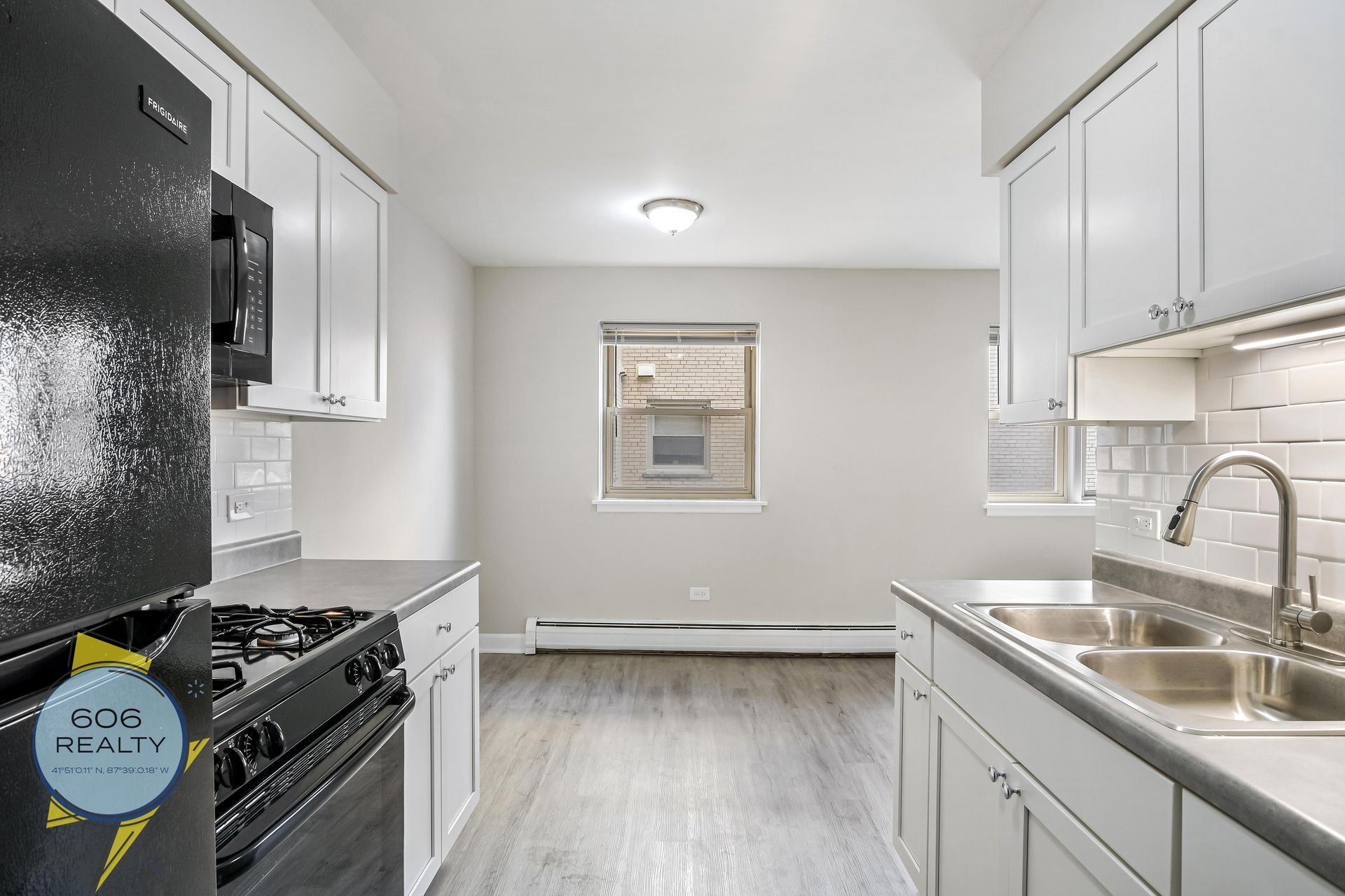 Building Photo - 3001 N Thatcher Ave