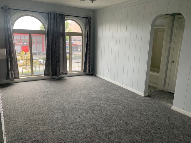 Building Photo - Cute Fresh Studio Apartment