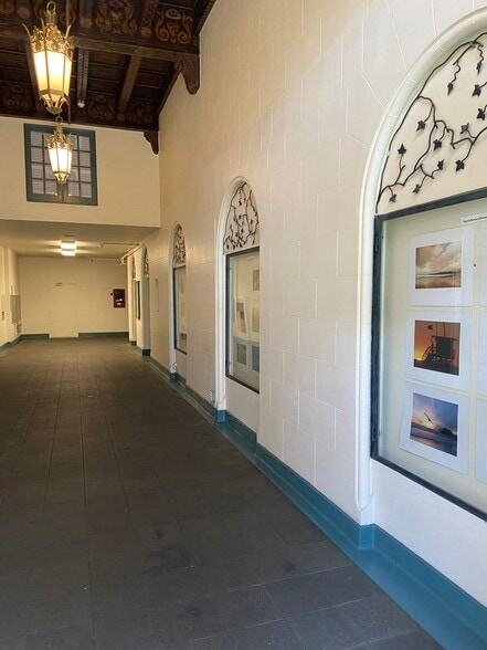 Building Photo - 3005 Main St