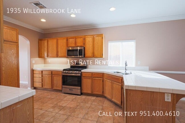 Building Photo - 1935 Willowbrook Ln