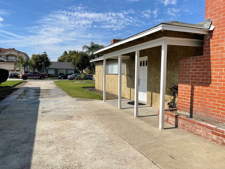 Front Door View - 8717 6th St