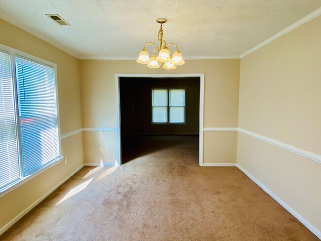 Building Photo - Beautiful and Spacious 3bdrm/2.5bth Home C...