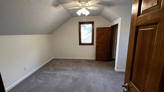 Building Photo - 14214 White Horse Ct