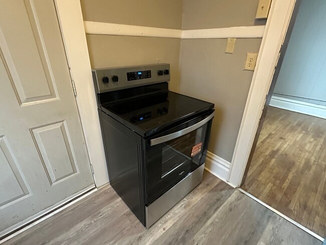 Building Photo - Indianola Ave 1574-1580 MLR