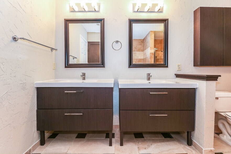 Building Photo - 5528 Royal Meadow Ln