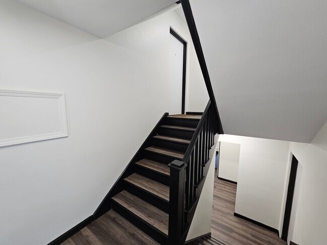 Building Photo - 306-306 E 19th St