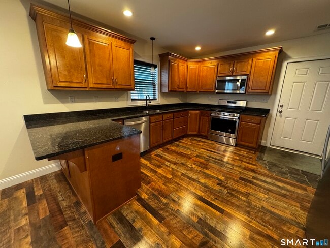 Building Photo - 25 Lester Ave