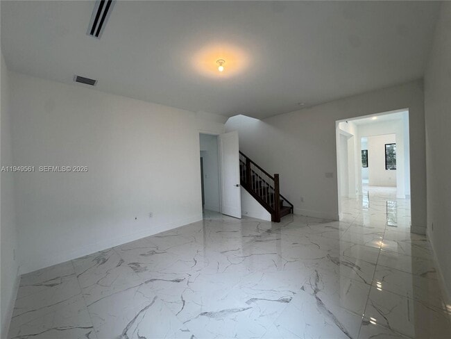 Building Photo - 19749 NE 16th Pl