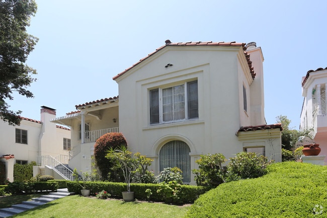 Primary Photo - 141 N Clark Dr