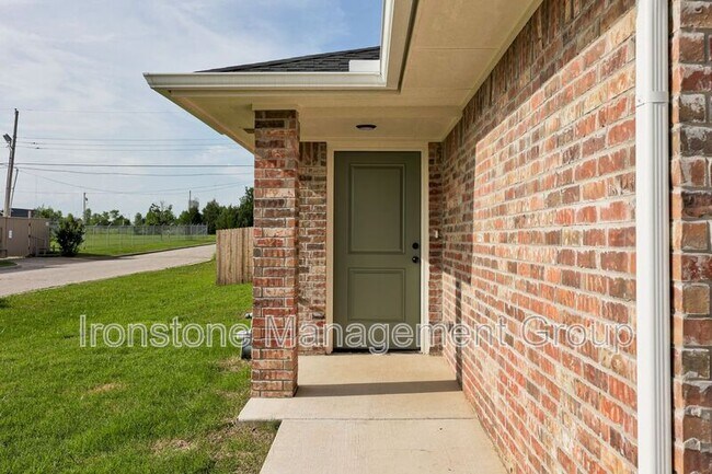 Primary Photo - 200 NW 122nd St