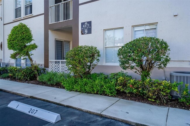 Building Photo - 4371 SW 160th Ave