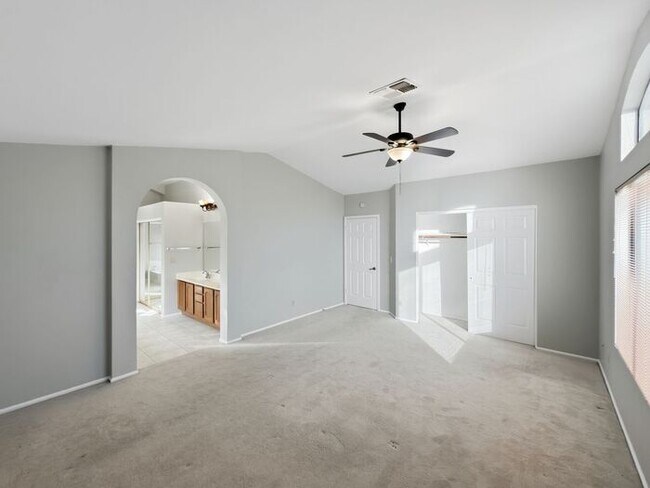 Building Photo - Location! Location! Beautiful 4 Bedroom/ 3 Bath Home! Ray/Kyrene