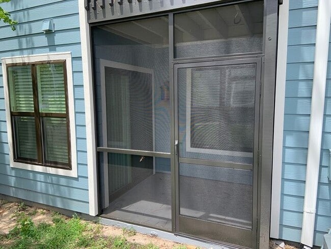 Building Photo - LIKE NEW!!!! 2 Bedroom/2 Bath Condo!! Available Now In Casselberry!!