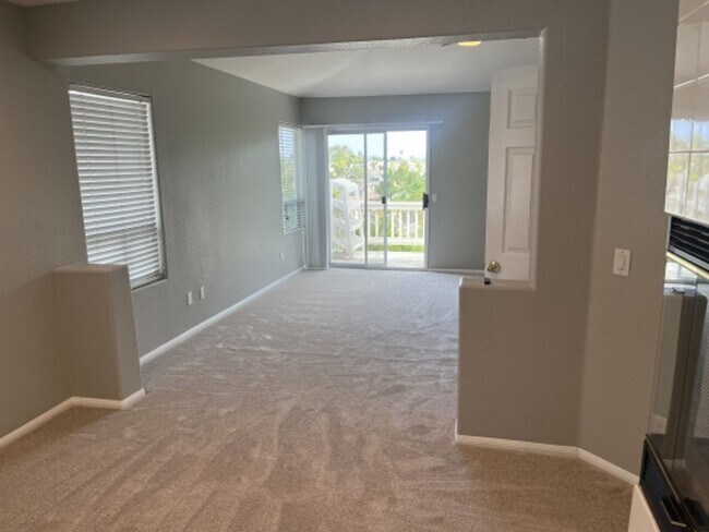 Building Photo - Stunning 4 bedroom Home with a Pool locate...