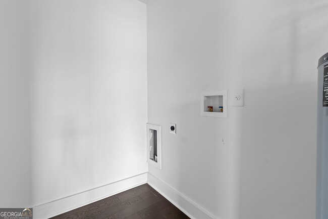 Building Photo - 610 Madola Rd