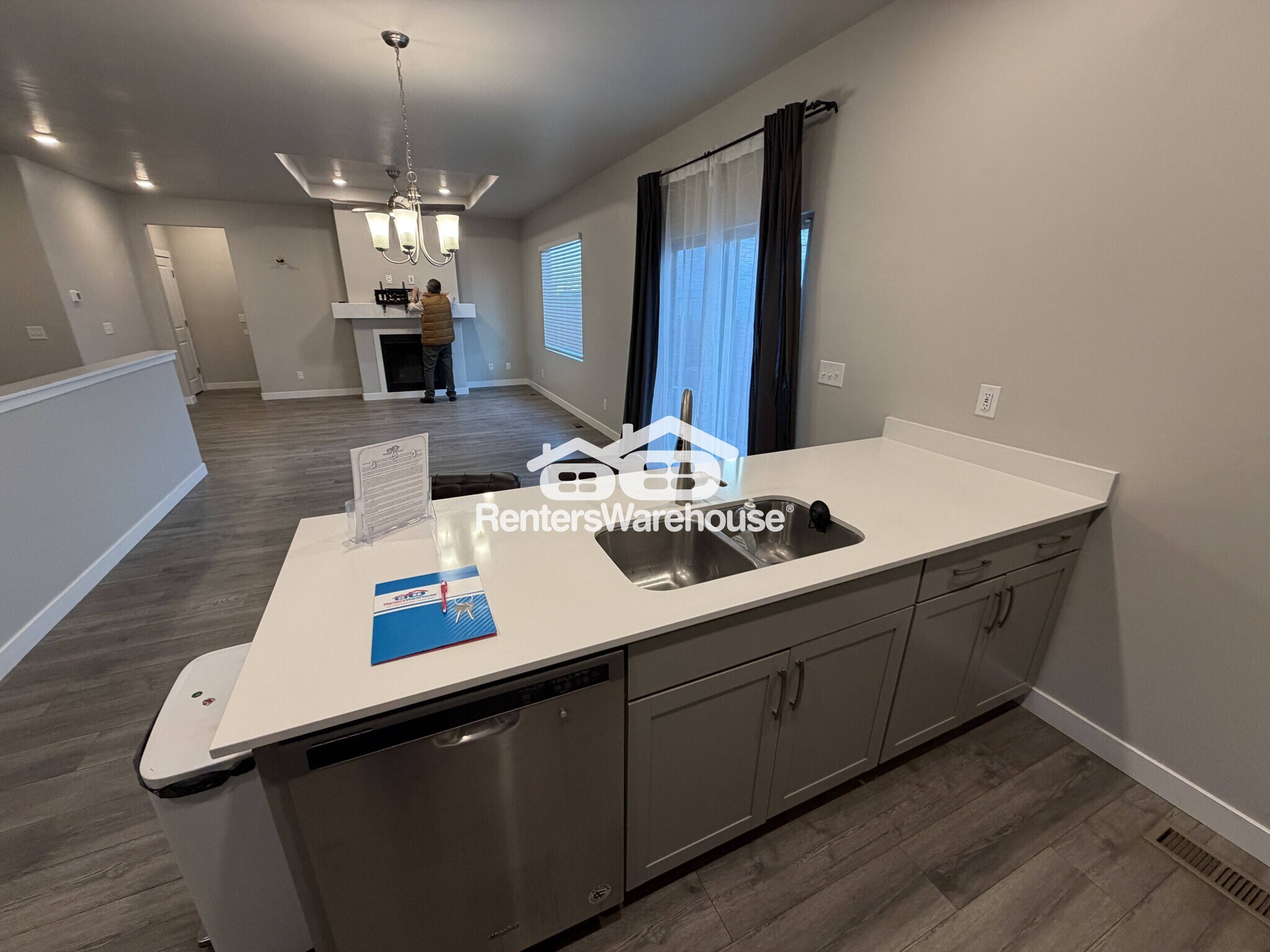 Building Photo - 7851 W Walk About Way