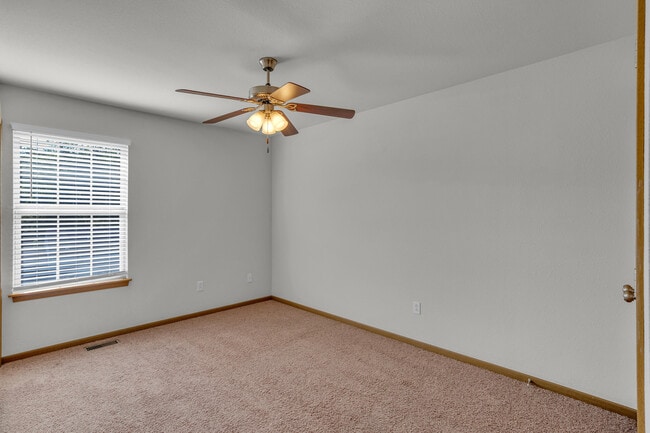 Building Photo - 601 Glenstone Dr