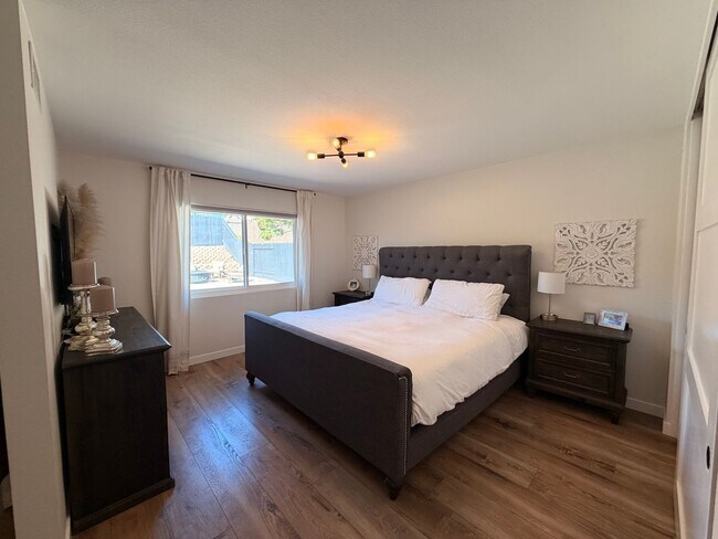 Building Photo - Nicely updated -one story home in Camarilo's desirable Mission Oaks Neighborhood