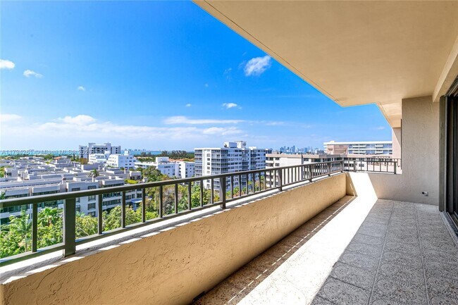 Building Photo - 251 Crandon Blvd