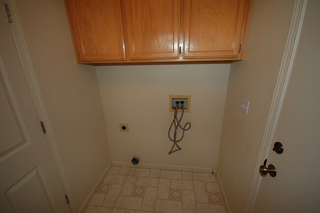 Building Photo - 120 Cottage Pl