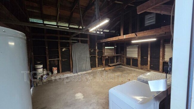 Building Photo - 1735 Brackland St