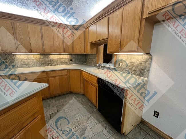 Building Photo - Spacious 2 Bedroom W/ Bonus Room