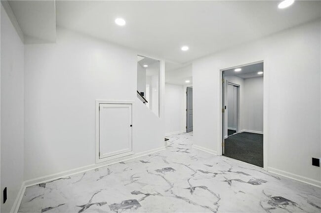 Building Photo - 681 Fielding Ln SW