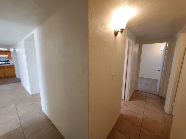 Building Photo - 4 bedrooms and 2 bathrooms with A/C.