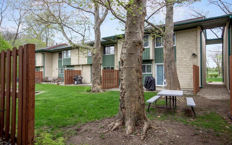 Building Photo - 1785 Hideaway Lane Dr