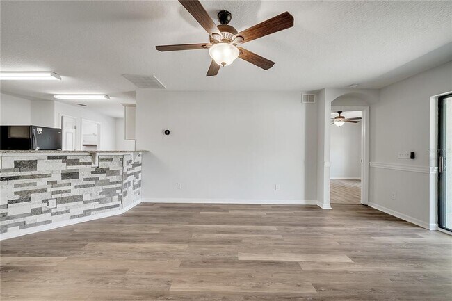 Building Photo - 330 Pheasant Dr