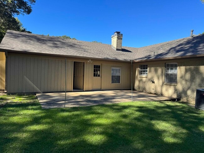 Building Photo - 7145 Claiborne Dr