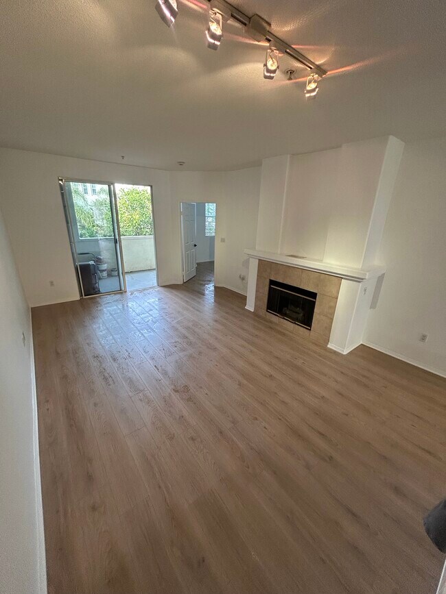 Building Photo - 12963 W Runway Rd