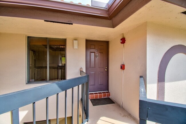 Building Photo - 351 Club Cir