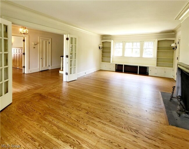 Building Photo - 6 BEDROOM IN CLEVELAND HEIGHTS FOR RENT - ...