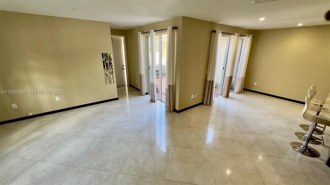 Building Photo - 1094 Redwood St