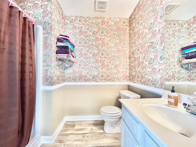 Building Photo - 412 Rivertree Ln