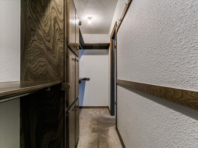 Building Photo - 6 Janeway Pl