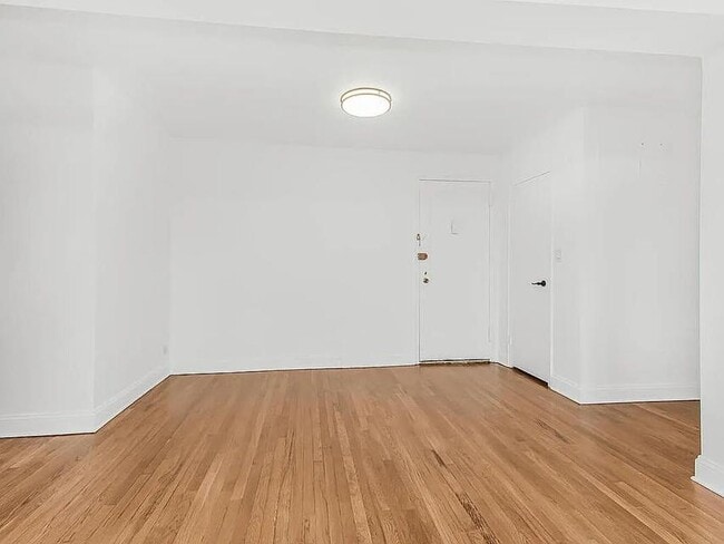 Building Photo - 2530 Independence Ave