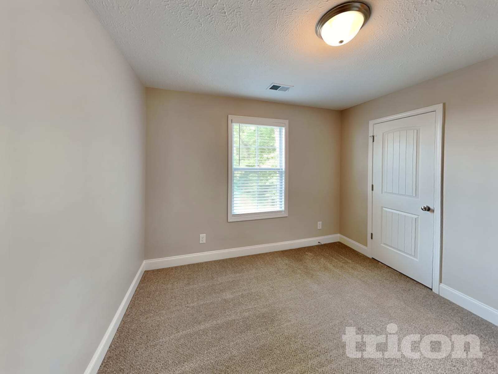 Building Photo - 204 Bonnell Dr