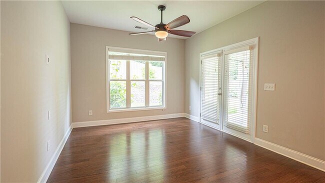 Building Photo - 3731 Ivy Lawn Dr NE