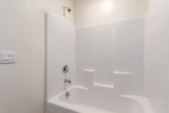 Building Photo - 7372 Raimee Brk St