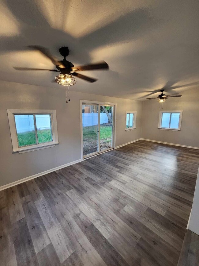 Building Photo - 152 Molinia Dr