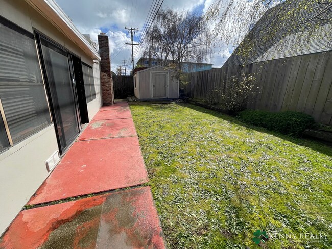 Building Photo - Three Bedroom Home with Lots of Common Area in Sunshine Gardens in SSF